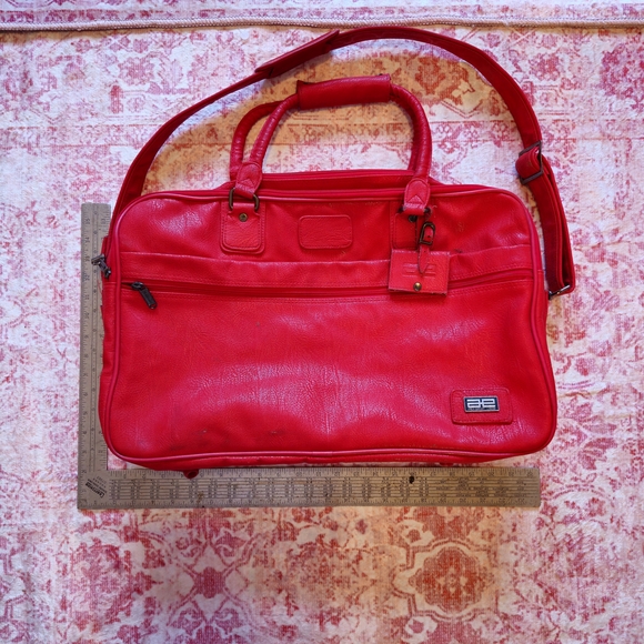 Amelia Earhart Handbags - Vintage Amelia Earhart Elegant Red Travel Bag